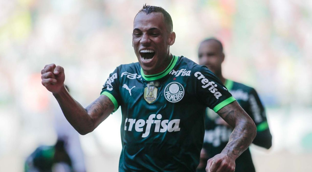 Vasco abre negociações por Breno Lopes e espera aval do Palmeiras para avançar